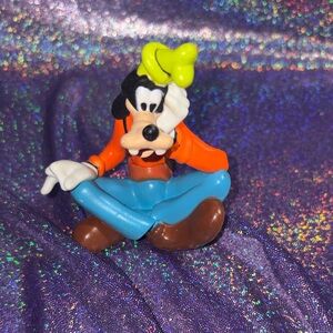Disney Goofy Sitting Figure